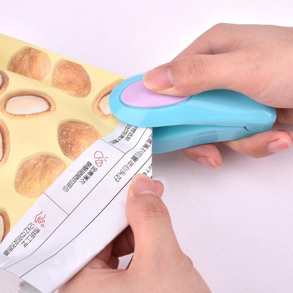 Kitchen Accessories Tools Mini Portable Food Clip Heat Sealing Machine Sealer Home Snack Bag Sealer Kitchen Utensils Gadget Item - Loja Ammix